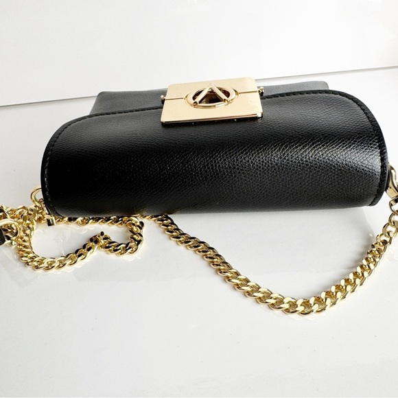 NWT VALENTINO BY MARIO VALENTINO
Lilou Leather Crossbody Bag - Picture 10 of 11